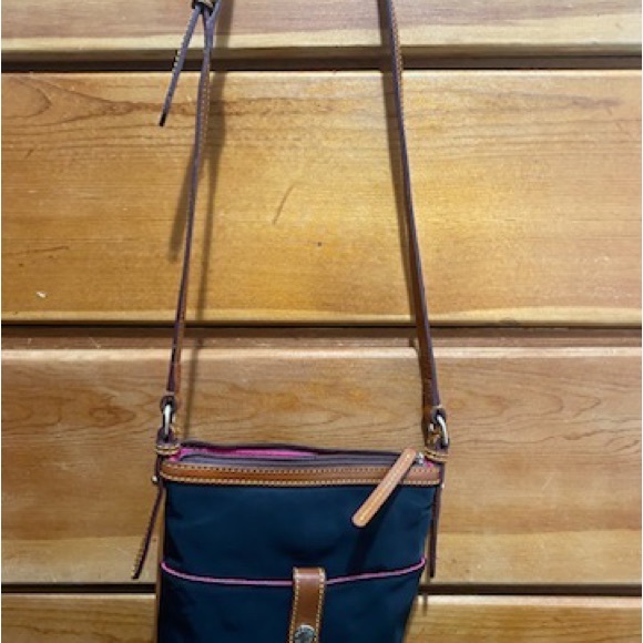 Dooney and Bourke shoulder bag - Picture 9 of 9